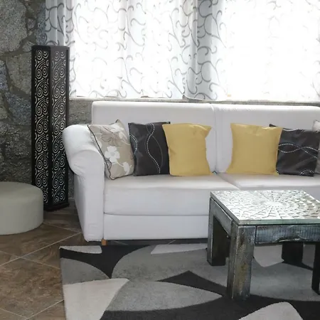Garden House Sarafovo ヴィラ