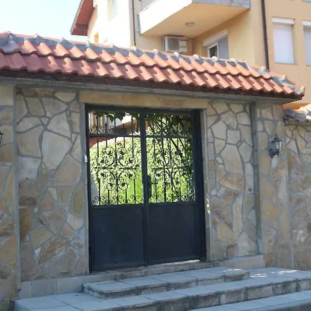 Garden House Sarafovo * ブルガス